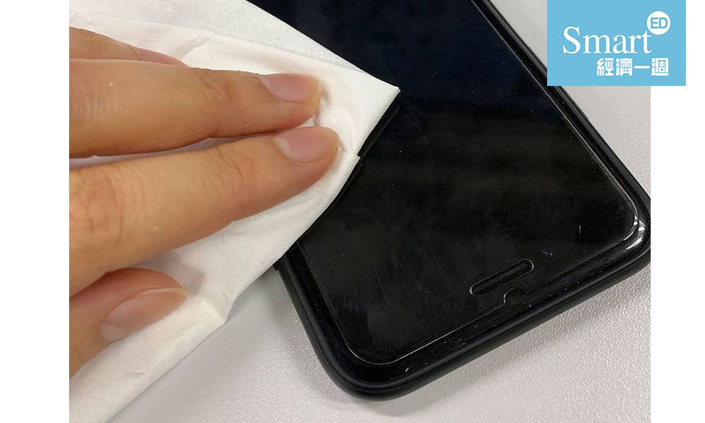 消毒螢幕 選用紙巾有機會刮花螢幕的表面，應用超細纖維布。