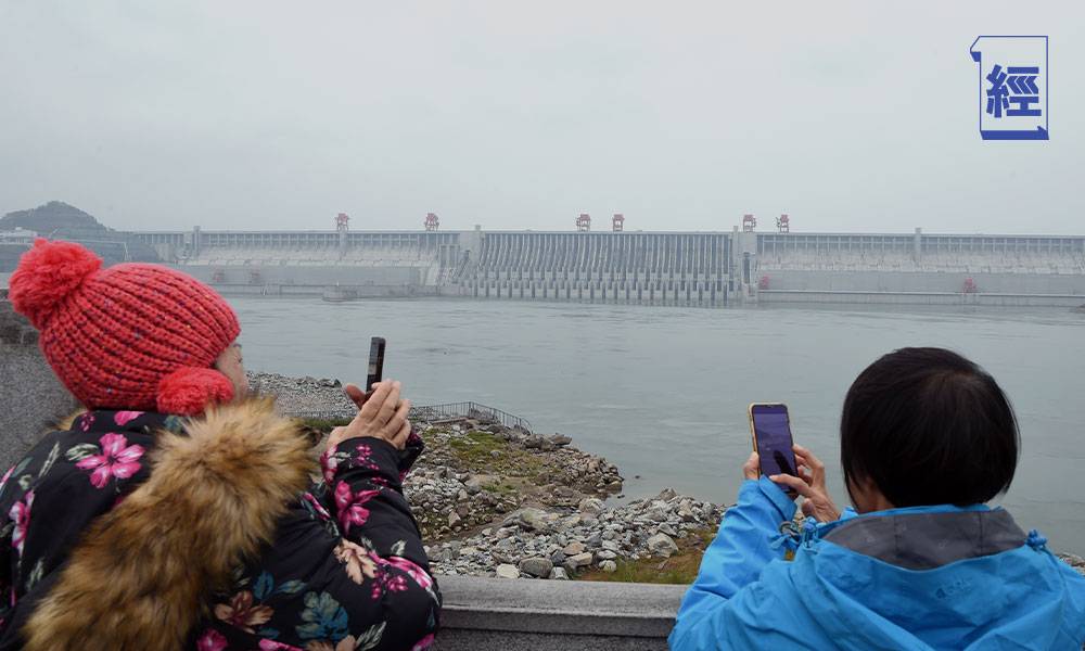 三峽大壩開始扭曲變形 威脅下游宜昌70萬人命 專家預測12項災難已中11項 黨媒仍指「彈性變形」屬正常