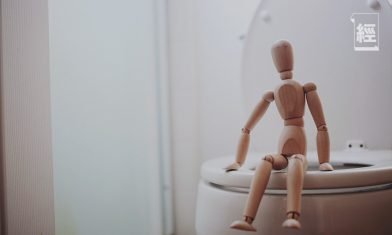 痔瘡非男性專有疾病 呢兩類人風險更高 如廁時玩手機大增患痔瘡機會｜周穎欣醫生