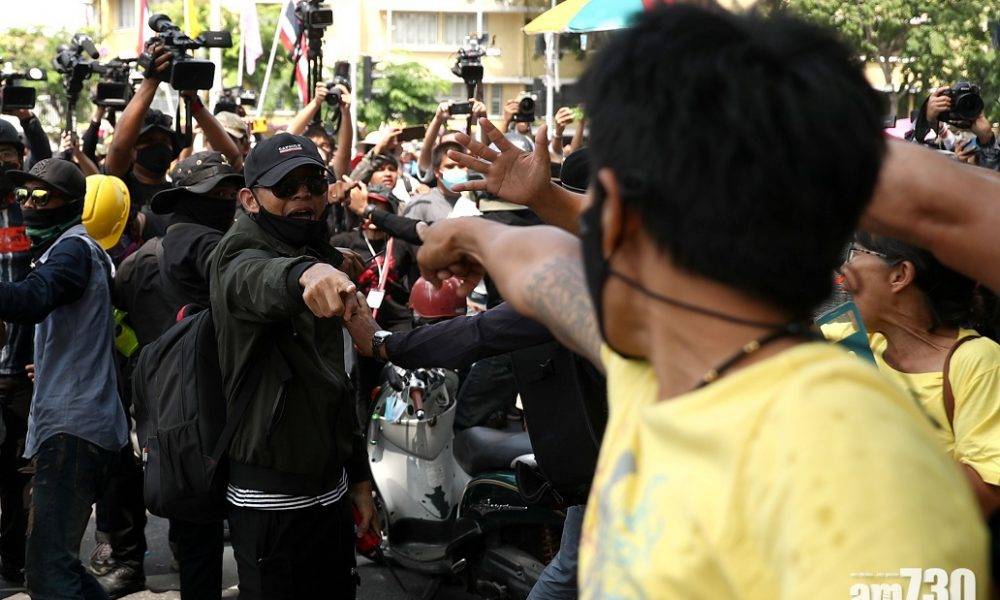 【泰國示威】曼谷萬人遊行 示威者與王室支持者爆衝突 (有片)