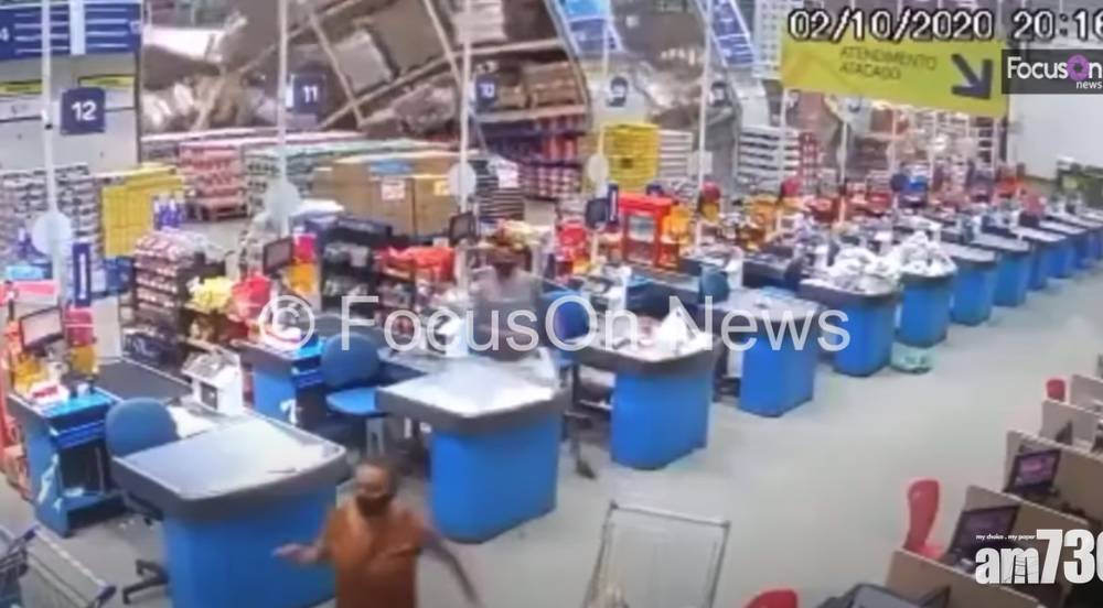  【恐怖】巴西超市貨架骨牌式倒塌1死8傷 (有片)