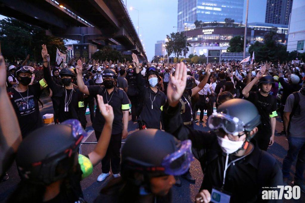  【泰國示威】國會一連兩日特別會議  示威者赴德國大使館請願