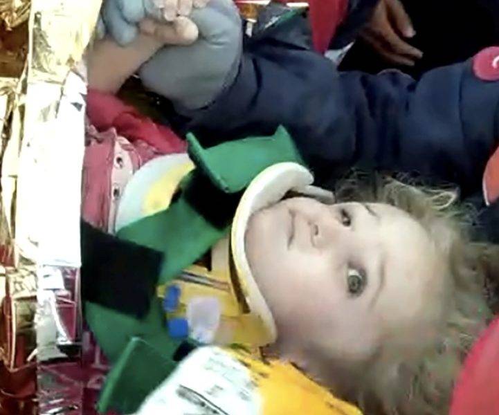 【愛琴海地震】3歲女受困瓦礫65小時獲救 救援隊受鼓舞感動落淚