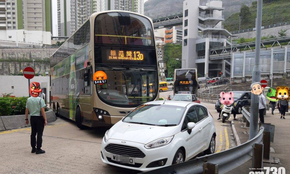 【網上熱話】違泊私家車阻大車轉彎　網民貼相揭非首次