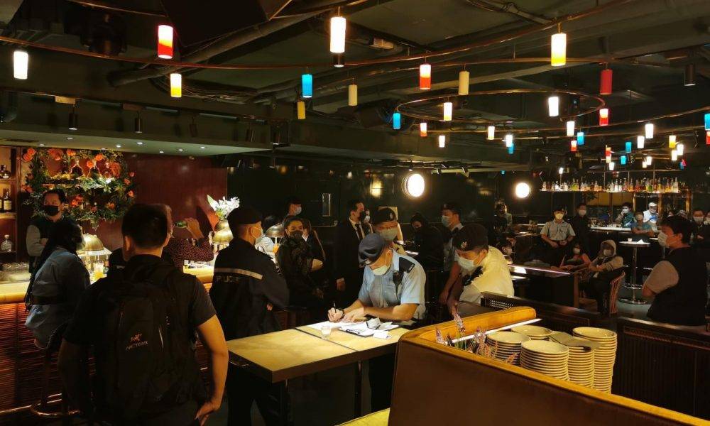 【新冠肺炎】警巡蘭桂坊蘇豪酒吧　預告會繼續加強巡查