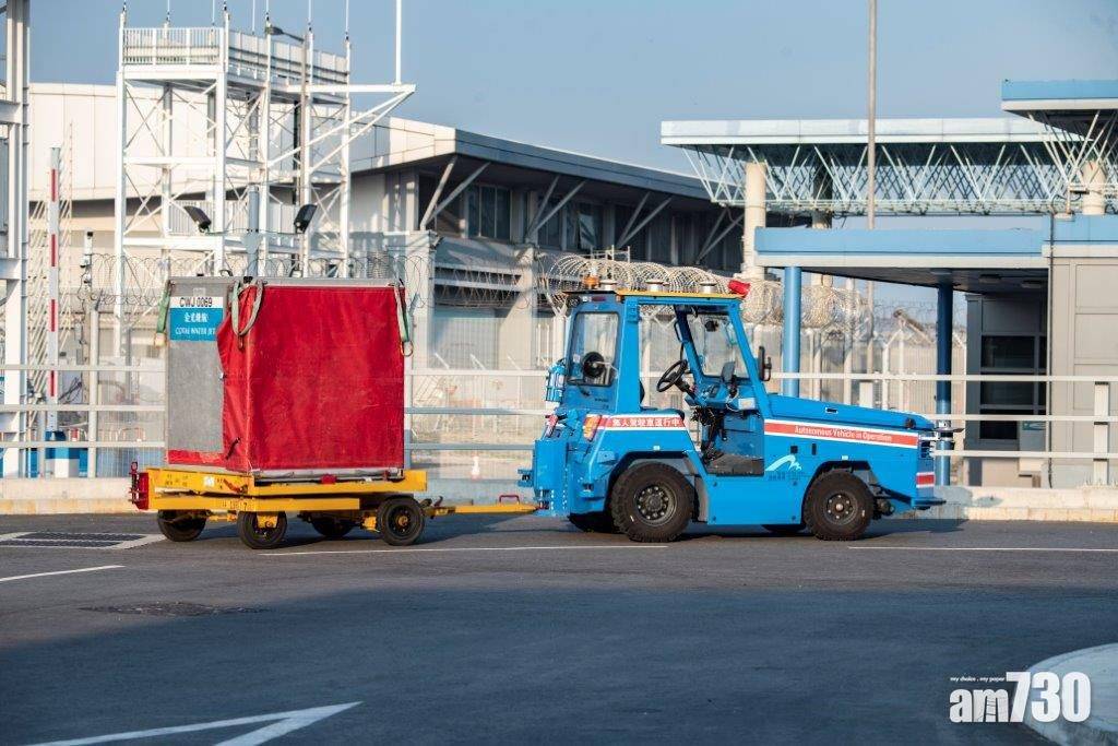  【機場智能化】機場海天客運碼頭行李拖車全部用無人駕駛拖車