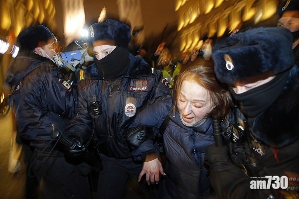 納瓦爾尼判監｜周二逾1400人被捕  有指女示威者被強迫脫衣服侮辱