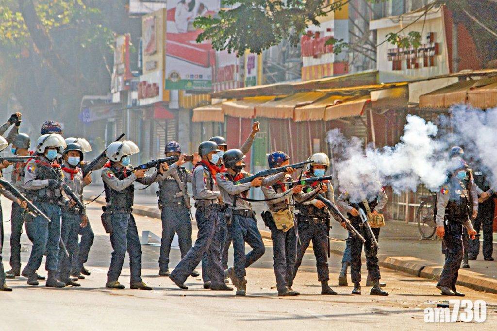  武力升級 警實彈射示威者 緬甸血腥鎮壓18死逾30傷