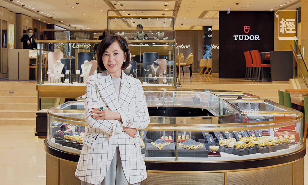  英皇鐘錶珠寶主席楊諾思指今年1月至3月中，公司整體的同店銷售增長逾50%，對前景感到樂觀。