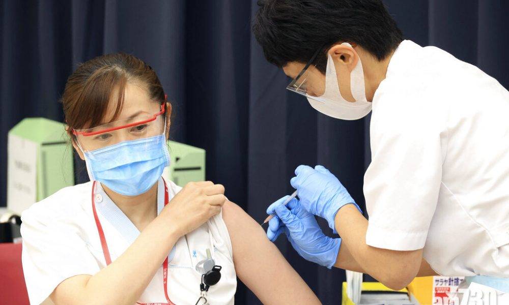 新冠疫苗｜日本增5人注射輝瑞疫苗後嚴重過敏 累計8例全是女性
