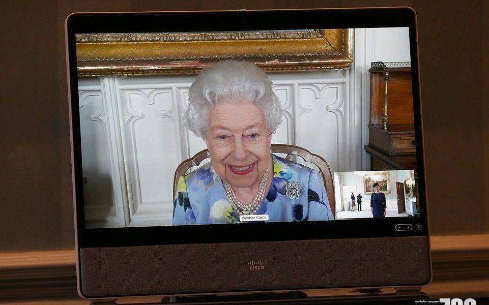  英國王室｜王夫喪禮後首次視像接見大使 女王看來神采飛揚