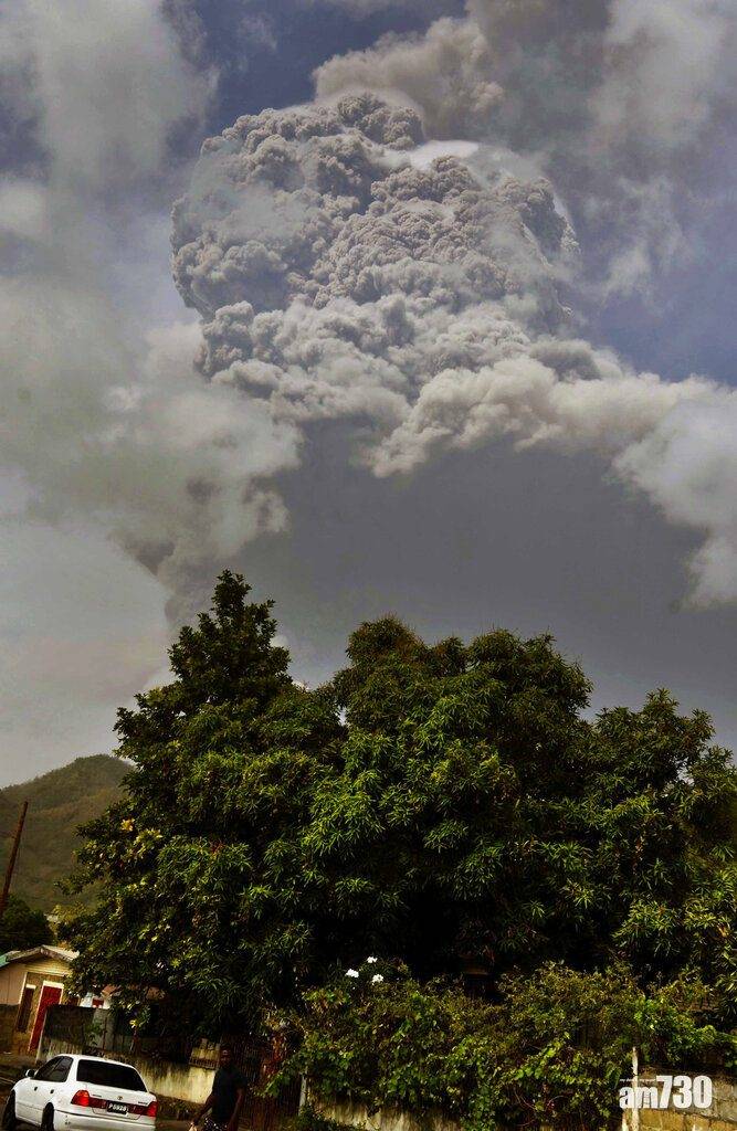  火山爆發｜加勒比海島國聖文森鋪滿火山灰  如冬日世界