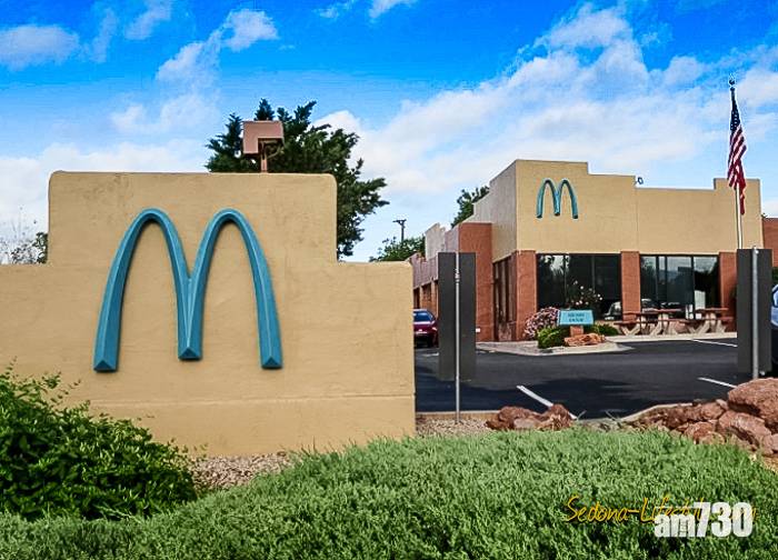  全球唯一｜麥當勞招牌變藍色 原因與這個有關？
