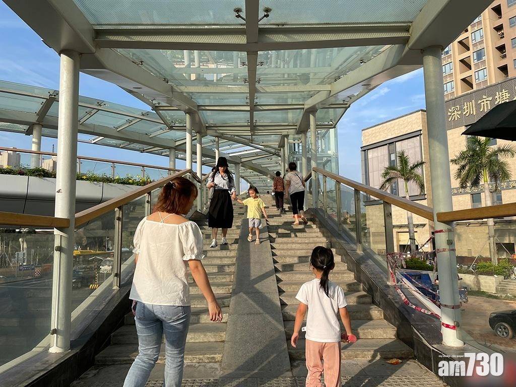 深圳玻璃橋經常跌玻璃 行人膽戰心驚