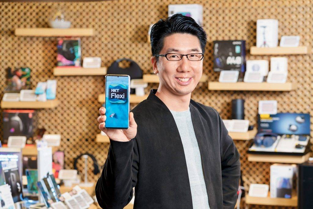  HKT Flexi Limited行政總裁馮震宇指，客戶透過HKT Flexi App申請分期貸款計劃，即可輕鬆將最新的智能手機帶回家，更靈活掌握現金流。