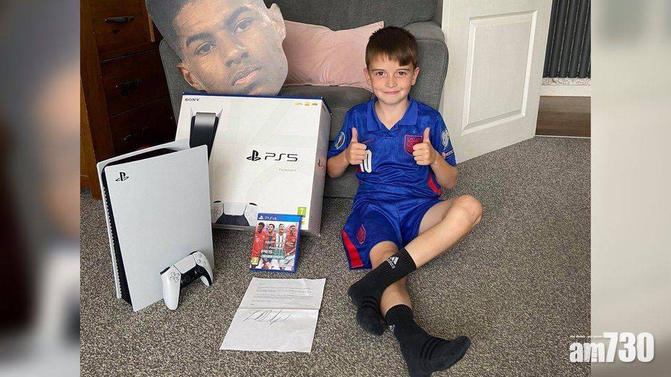  好人好事｜曼聯球星PS5兼親筆信送上門  9歲小球迷開心到「四圍彈」