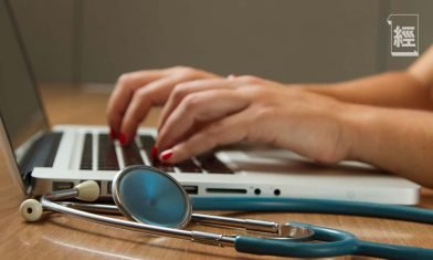 離港180日理賠有機會要打折扣？移民後處理在港保單注意事項