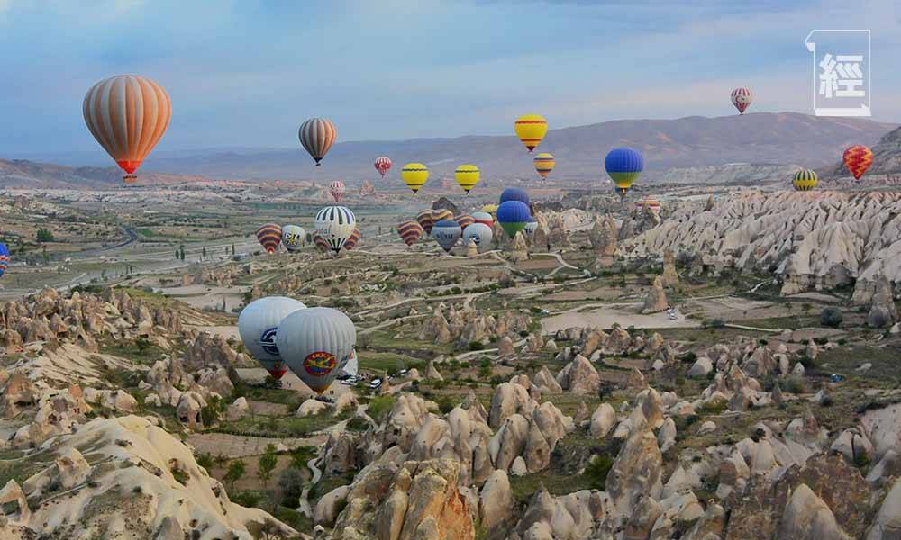  土耳其是一個地跨亞歐兩洲的國家，總人口約8,200萬人，是港人歐洲旅遊熱門國家。
