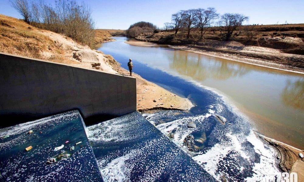  保護環境｜研究：國際品牌生產布料 污染非洲河流「令水質如漂白水」