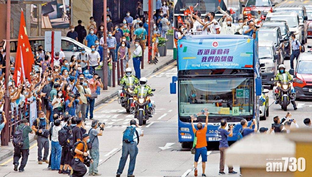 香港之光 奧運港將巴士巡遊 市民熱烈歡迎 眾運動員獲頒表揚狀