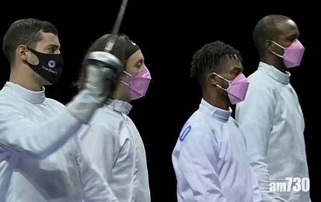  東京奧運｜劍擊團體賽美國隊「內訌」3人戴粉紅口罩 抗議另一涉性侵案隊友
