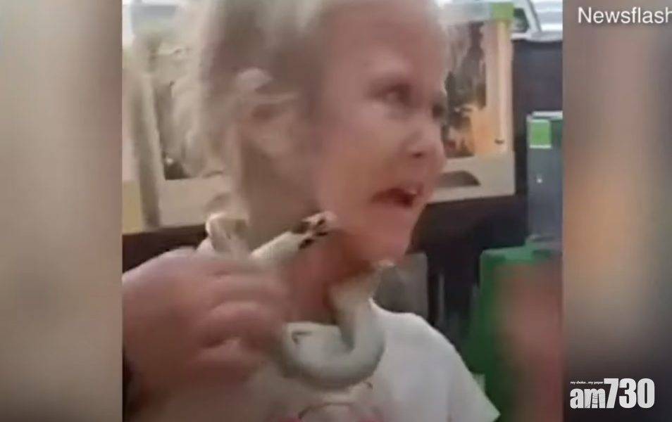  有片｜俄5歲女將蛇纏頸拍照突被咬 動物專家解構被襲原因