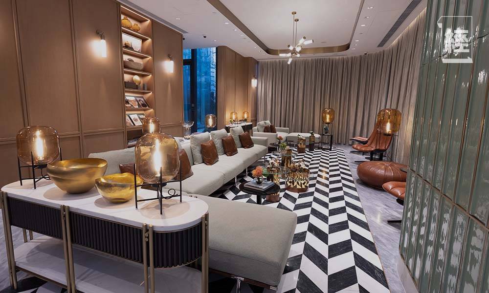  尚‧珒溋自設雙子式豪華會所「Club RiverBank」以英倫風格設計，讓住客體驗市區罕有的休閒生活。