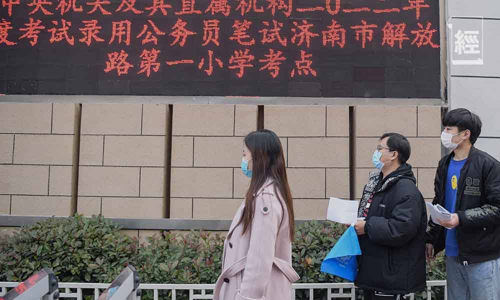有內地媒體報道，廣東珠江三角洲以外地區的公務員已經開始獲發補貼，惟只保障發放基本工資。