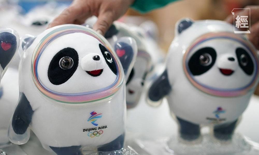  北京冬奧｜吉祥物「冰墩墩」遭瘋搶 炒至原價10倍 須排隊4小時、每人限購兩隻