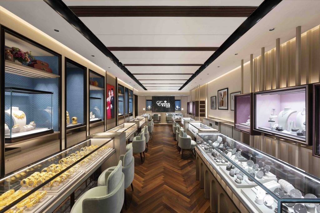 非凡品牌大獎 2022 英皇鐘錶珠寶會定期審視現有店舖業績，發掘具潛質的地段擴展網絡。