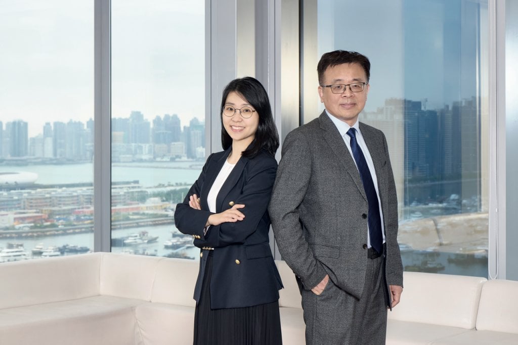 張波|以專業建立信任 以長期視角發展理財策劃事 (左起)宏利高級區域經理單娟(Rita)及宏利財富管理經理張波(Jacob)