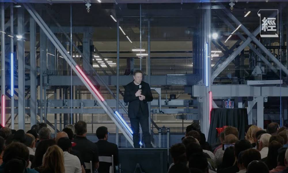 tesla 超級工廠 馬斯克目標在2030年前，興建10至12座工廠，年產2千萬架Tesla。