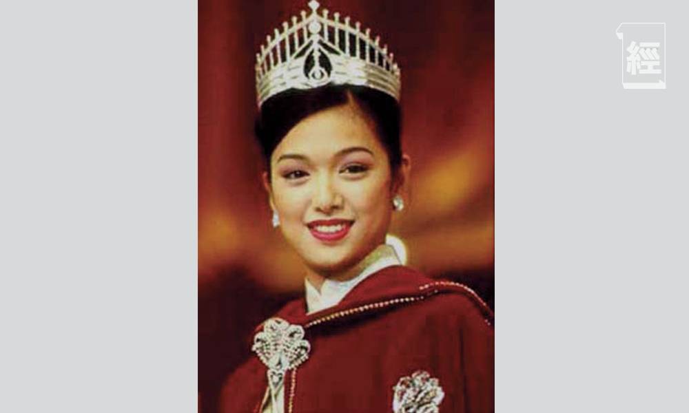 香港小姐 1996年香港小姐冠軍李珊珊，曾在社交平台上表示想把后冠拍賣作慈善用途。
