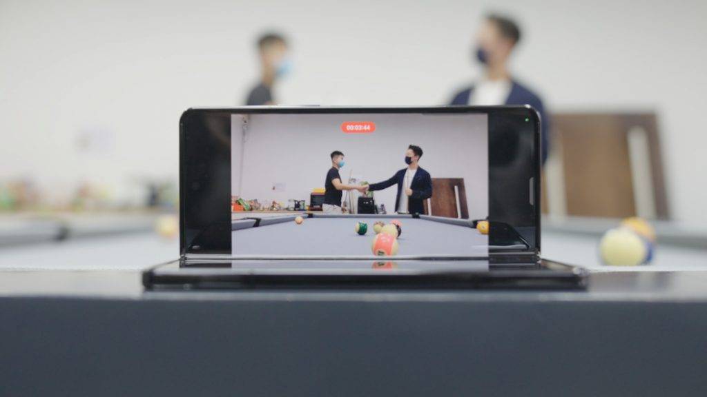 Galaxy Z Fold4除了是Henson的工作伙伴，平時與同時打桌球聯誼時都用來拍攝過程。