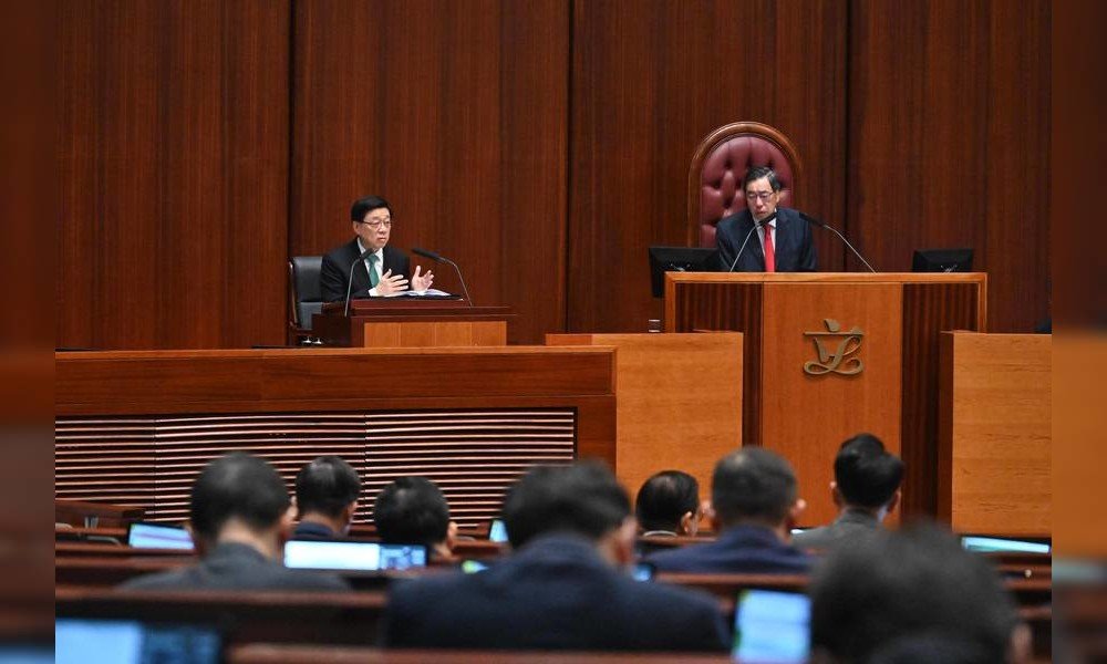 立法會施政報告答問會 被問港股交投弱現信心危機 李家超指不認同