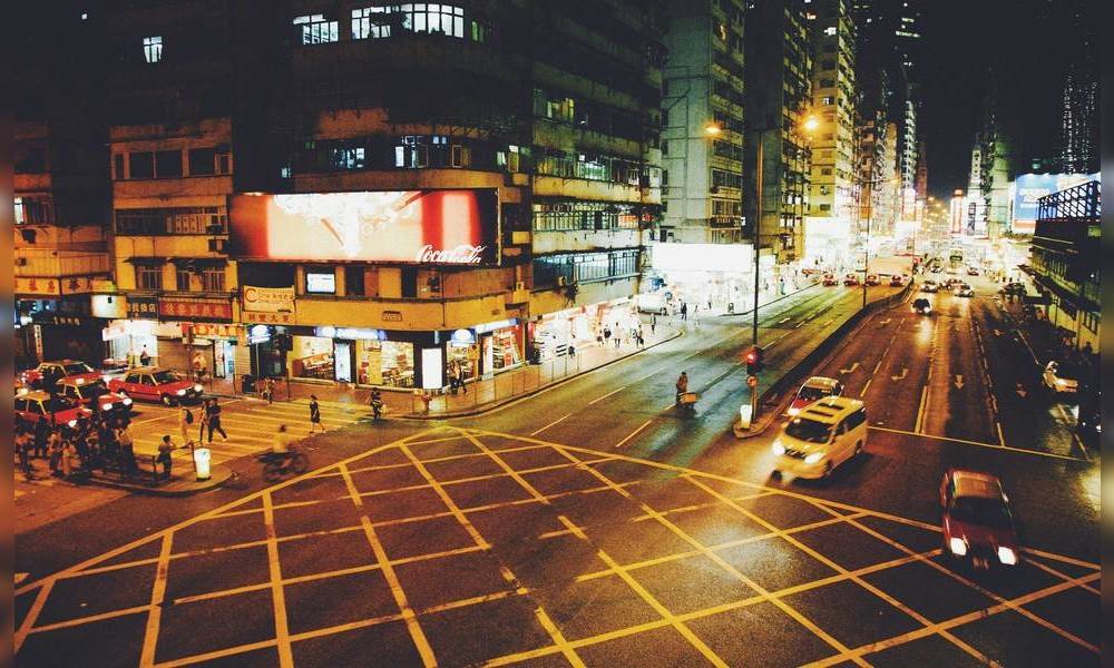 廟街夜市掛滿燈籠被指「深圳味濃」缺香港特色　港人嘲：廟街MMA更精彩