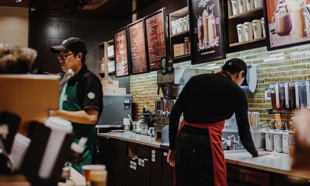 Starbucks「消費入座」惹熱議   內地男拒落單齋坐店員勸導離開