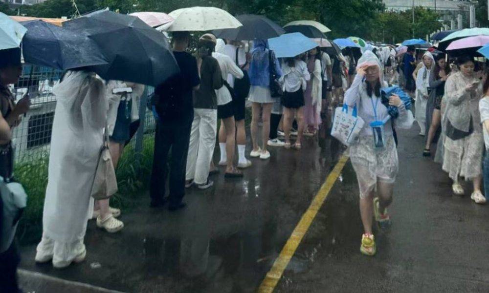 黃雨 香港惡劣天氣下的交易與工作安排全面指南