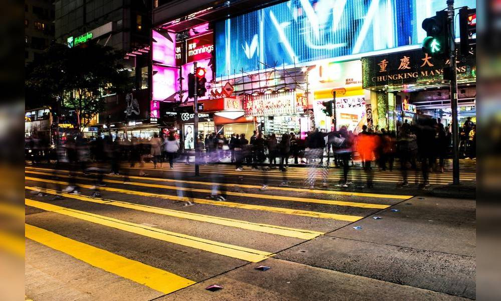 內地背包客窮遊香港  自備睡袋瞓橋底  網民感神奇：體驗乞衣生活？