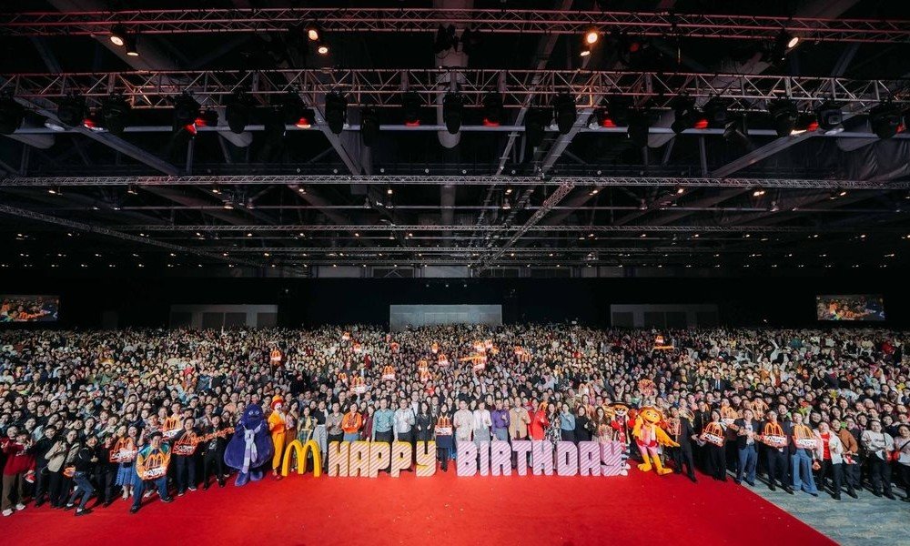 香港麥當勞舉辦8000人年度員工晚宴 共慶50週年及表彰長期服務員工