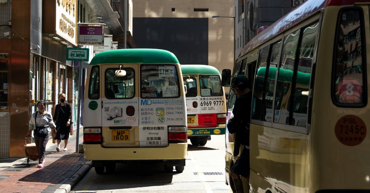 小巴牌價700萬跌至僅30萬！瘋傳銀行Call Loan慘過的士車主：「小巴大王」賣樓早有先兆
