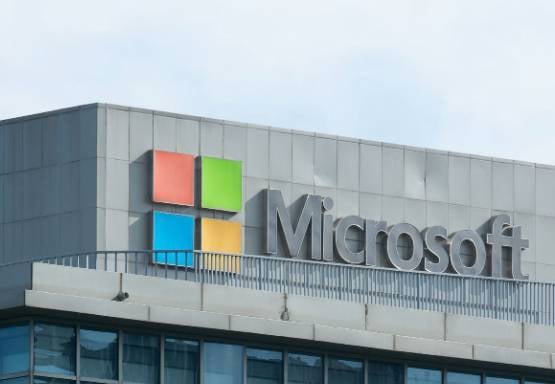 Xbox製作人建議被裁員工用AI減輕失業負擔 引發爭議