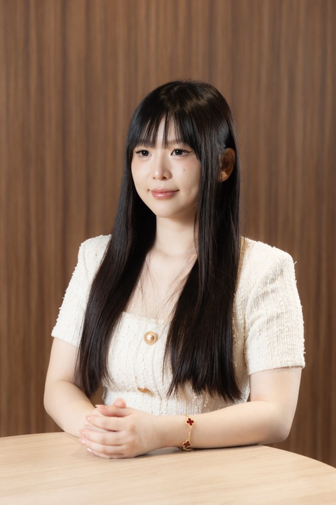 友邦精英學院tracy ju 外表溫柔的Tracy,行事嚴謹、責任心強,她期望發揮專業優勢,在財務策劃領域開創成績。