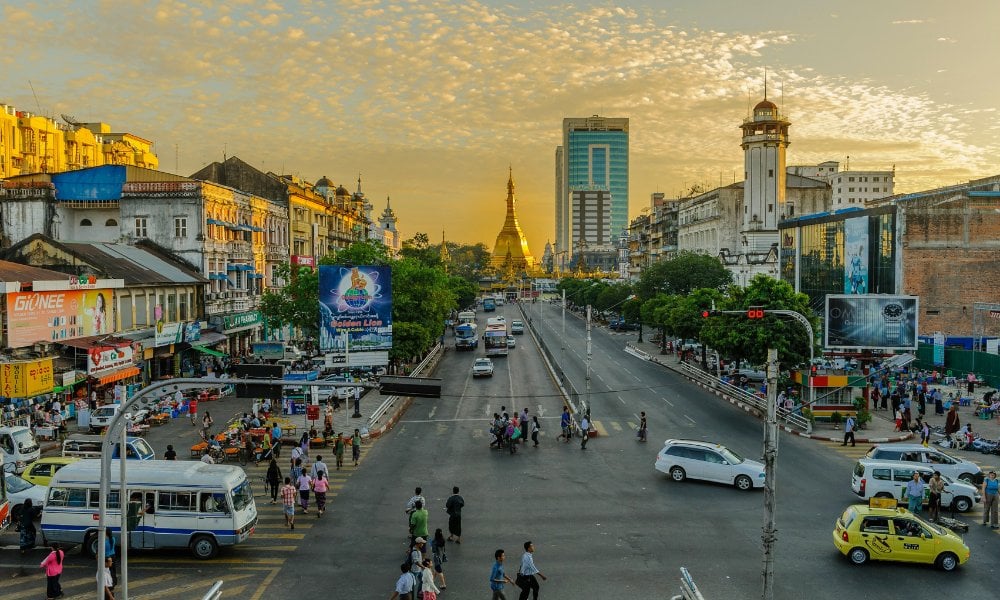 KK園終局之戰！緬甸軍方連續3天轟炸園區、外媒猜測毀滅證據？中國、印度等逾2,000人難民式逃亡泰國