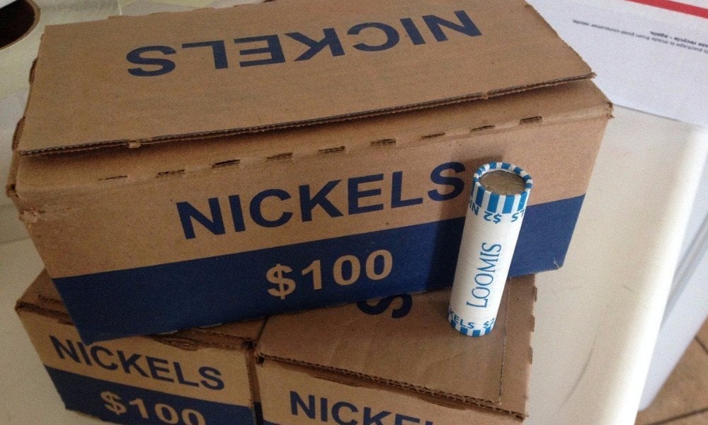 金融從業員零下行風險「另類投資」、車房囤積500萬枚硬幣抗通脹！直抄「股神」巴菲特60年代囤銀幣威水史？