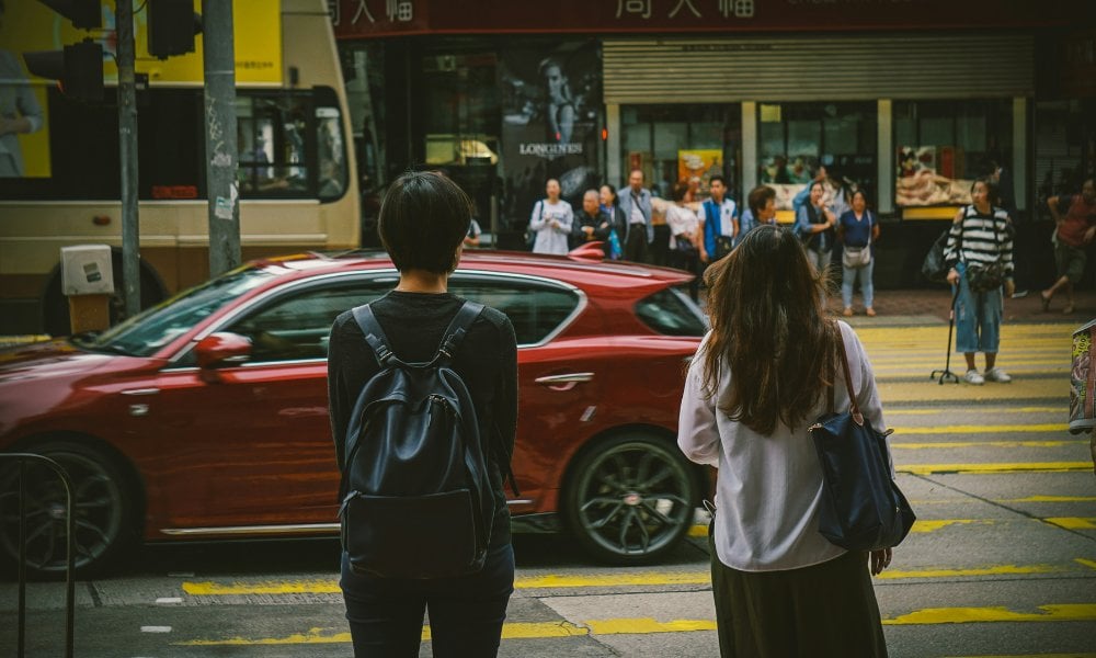 港產80後自封「尷尬又堅韌嘅一代」、七大事件扭轉三觀超唏噓！由夢想有樓有車、到追求準時放工： 我哋乜都經歷過