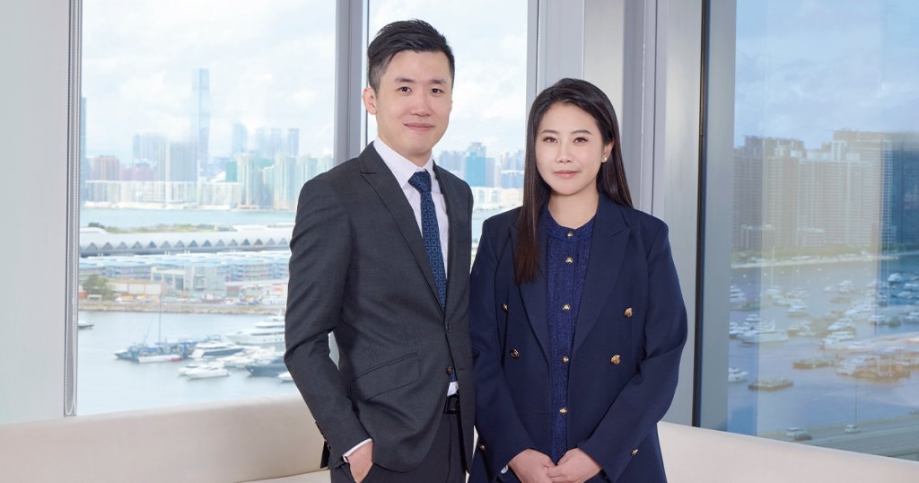 温穎欣 宏利ceo計劃 (左起)宏利經銷經理陳文堅(Alan)及宏利財富管理經理温穎欣(Bella)