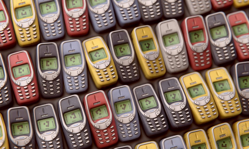 澳洲校園「去智能化」16歲以下禁用社交媒體、Nokia兩款摺機例外！昔日巨頭東山再起？香港學校有條件禁機？