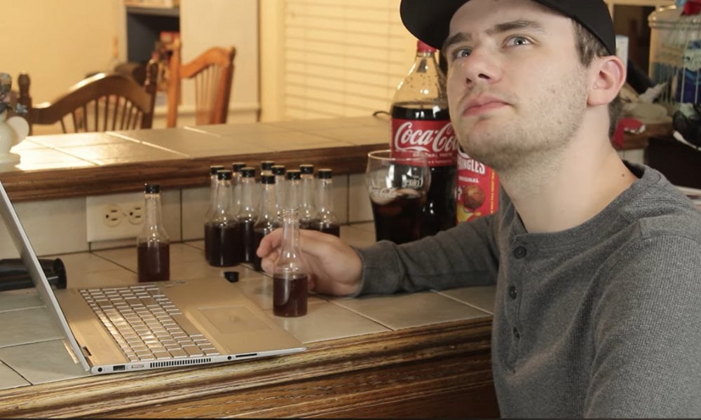 YouTuber「化學指紋」復刻可口可樂幾可亂真 拆解140年商業神話誤解：從未為配方申請專利