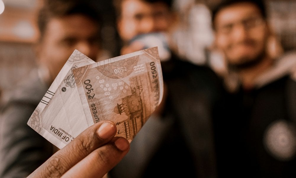 「AI妖股」連續149次漲停板 印度神股炒作暴升550倍！遭查帳揭發負營收真相：僅兩名員工+從未開始造芯